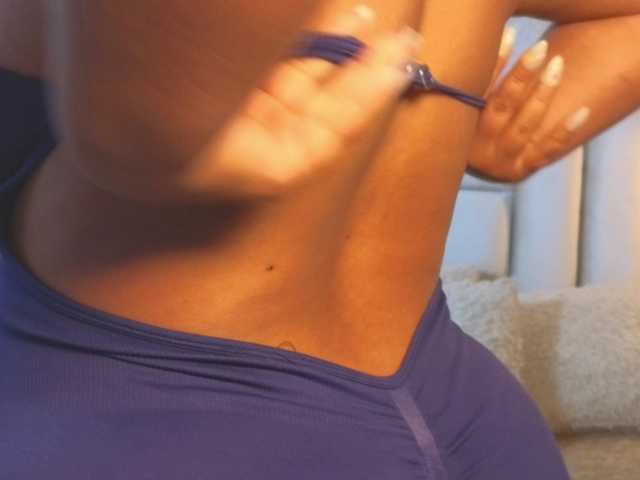 emilyqueen3xx live cam on BongaCams