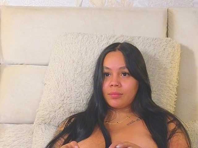 emilyqueen3xx live cam on BongaCams