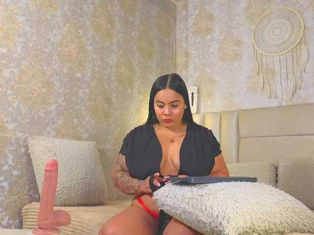 emilyqueen3xx live cam on BongaCams