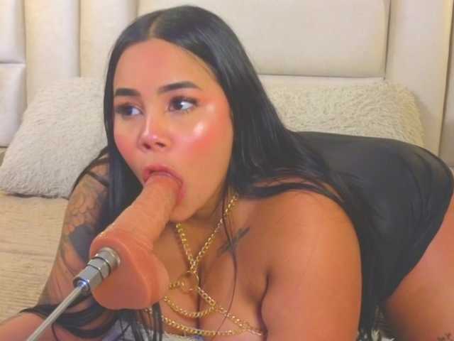 emilyqueen3xx live cam on BongaCams
