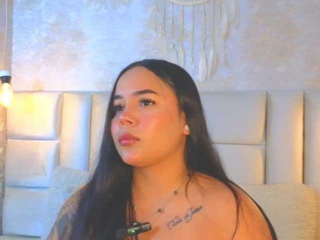 emilyqueen3xx live cam on BongaCams