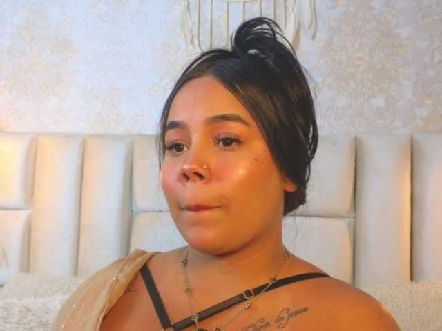 emilyqueen3xx live cam on BongaCams