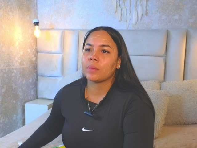 EmilyQueen3xx — live female cam