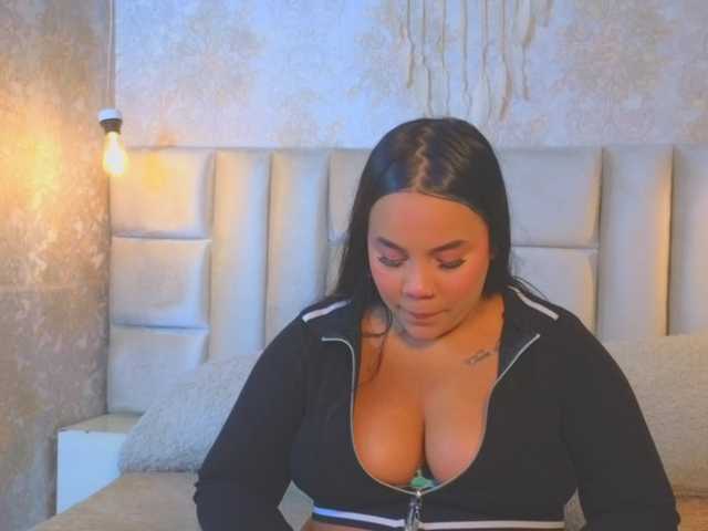 emilyqueen3xx live cam on BongaCams