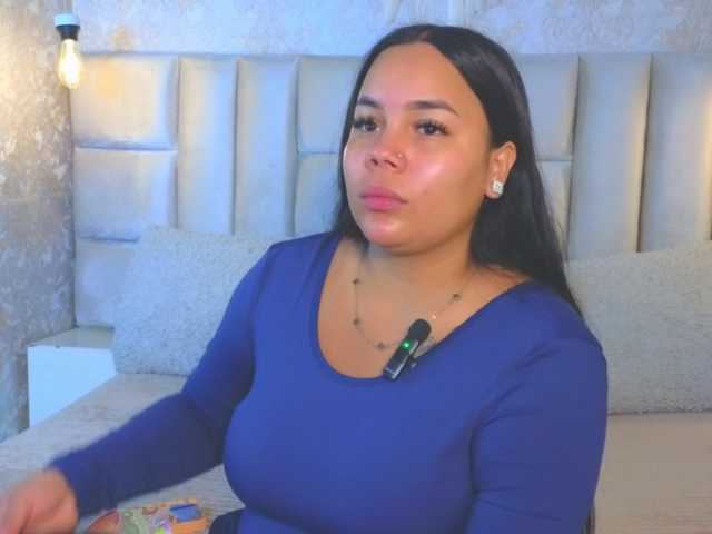 emilyqueen3xx, en vivo ahora en BongaCams