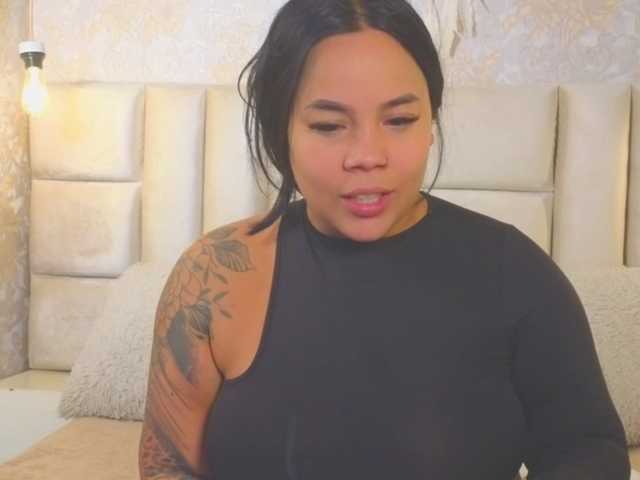 emilyqueen3xx live cam on BongaCams