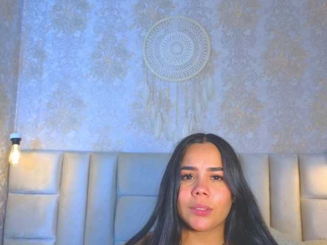 emilyqueen3xx live cam on BongaCams