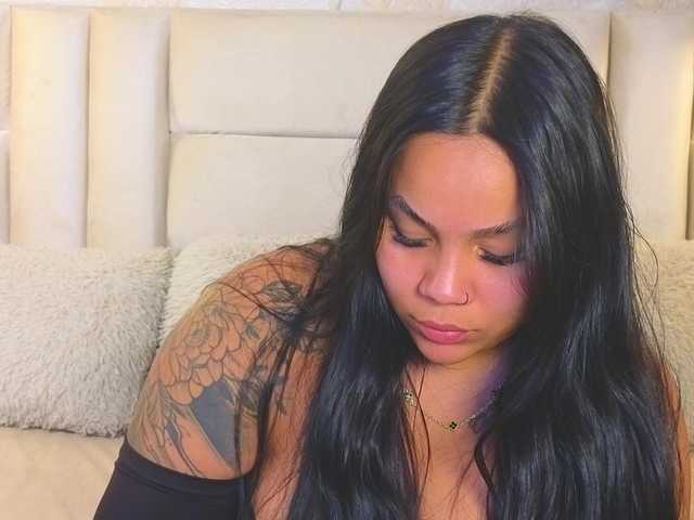 emilyqueen3xx live cam on BongaCams