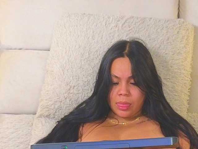 emilyqueen3xx live cam on BongaCams