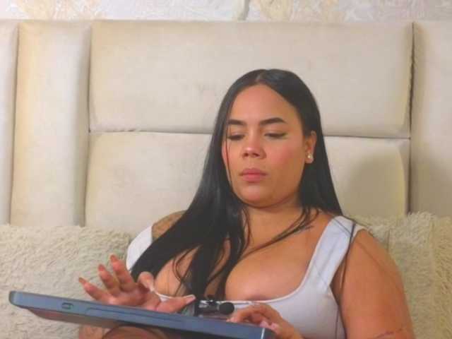 emilyqueen3xx live webcam show