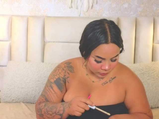 emilyqueen3xx live cam on BongaCams