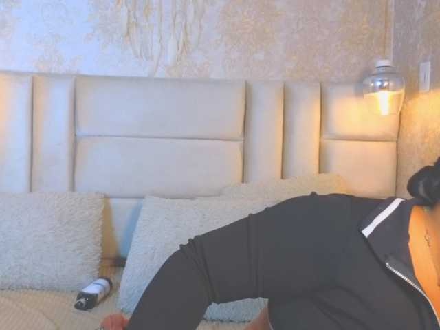 emilyqueen3xx, en directo ahora en BongaCams