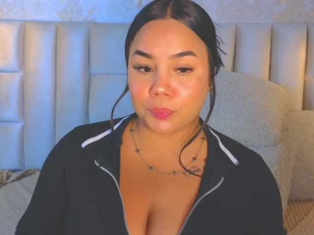 emilyqueen3xx, en directo ahora en BongaCams