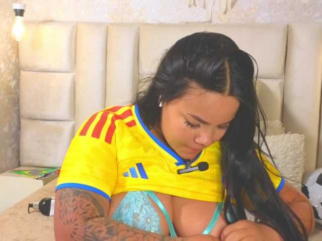 emilyqueen3xx live cam on BongaCams
