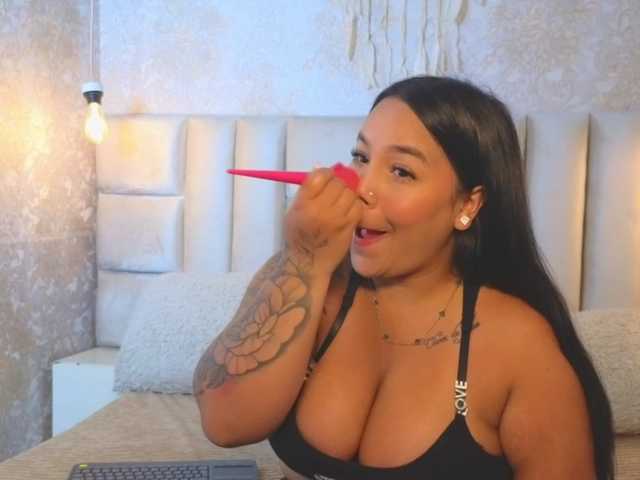 emilyqueen3xx live cam on BongaCams