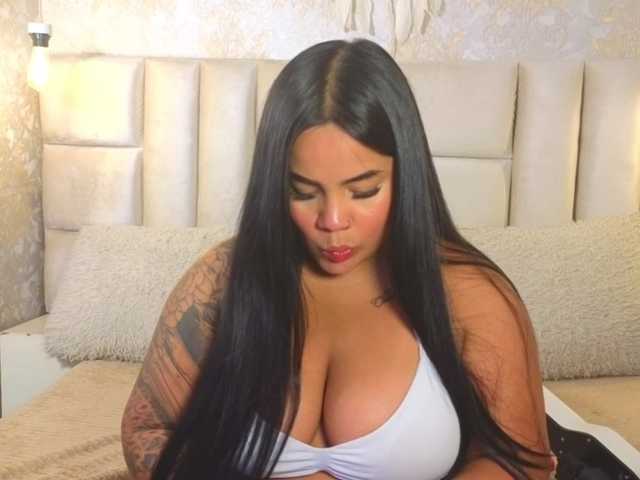 emilyqueen3xx live cam on BongaCams