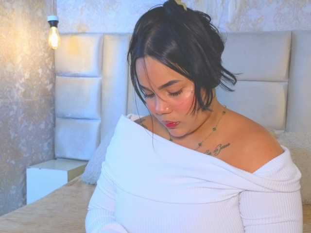 emilyqueen3xx live cam on BongaCams