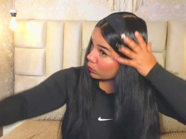 emilyqueen3xx live cam on BongaCams