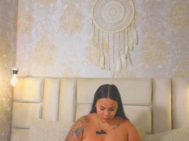 emilyqueen3xx live cam on BongaCams