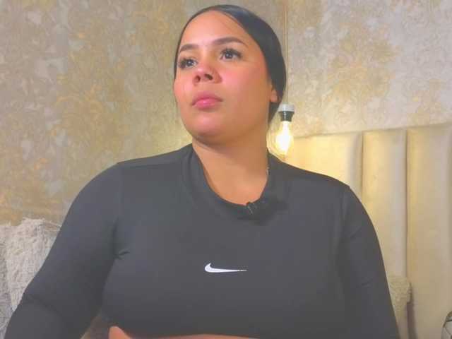 emilyqueen3xx live cam on BongaCams