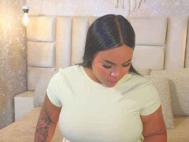 emilyqueen3xx live cam on BongaCams