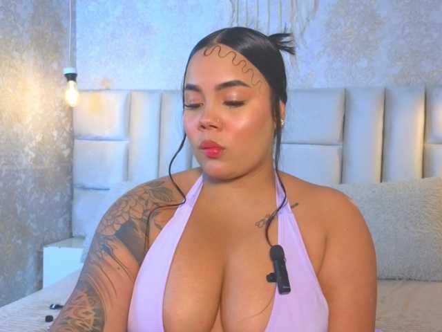 emilyqueen3xx live cam on BongaCams