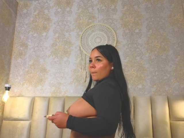 emilyqueen3xx live cam on BongaCams