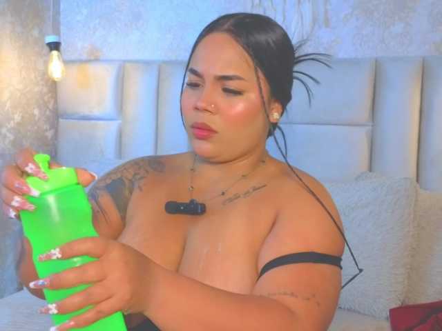 emilyqueen3xx live cam on BongaCams