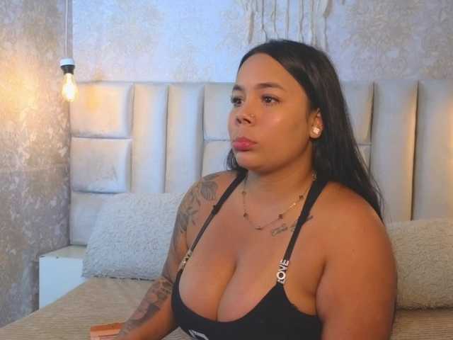 emilyqueen3xx live cam on BongaCams