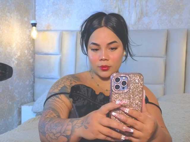 emilyqueen3xx live cam on BongaCams