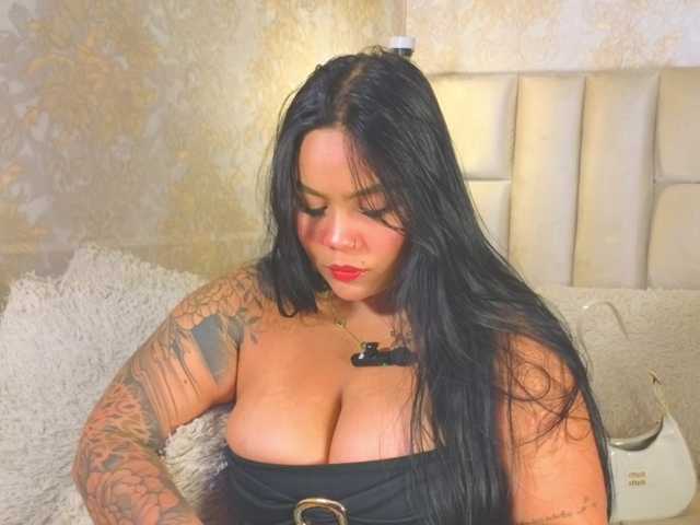 emilyqueen3xx live cam on BongaCams