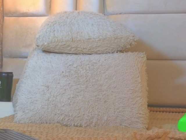 emilyqueen3xx live cam on BongaCams