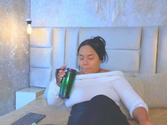 emilyqueen3xx live cam on BongaCams