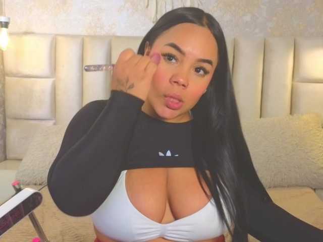 emilyqueen3xx live cam on BongaCams