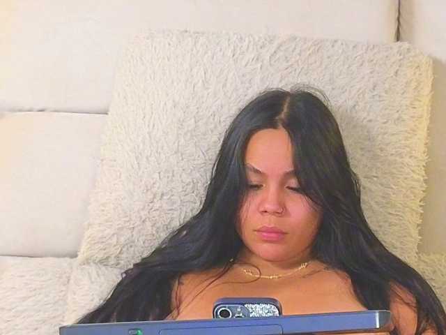 emilyqueen3xx live cam on BongaCams