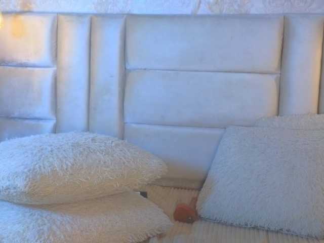 emilyqueen3xx, en directo ahora en BongaCams