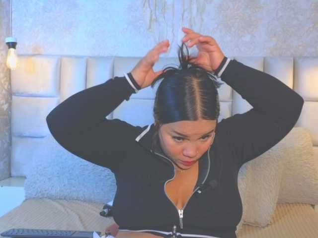 emilyqueen3xx live cam on BongaCams