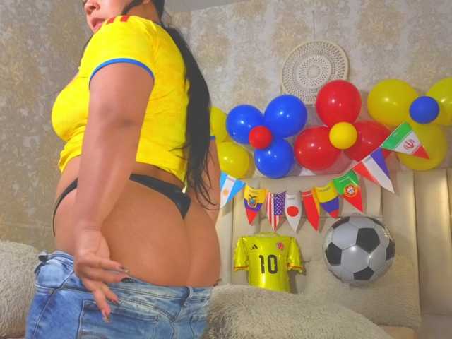 emilyqueen3xx live cam on BongaCams