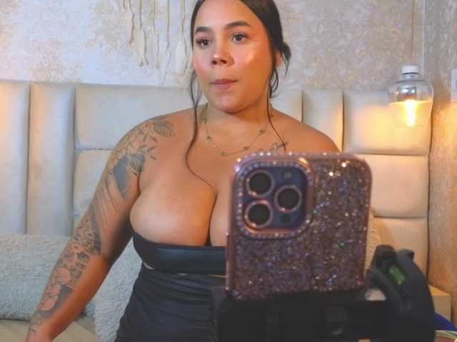 emilyqueen3xx live cam on BongaCams