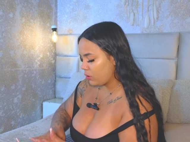 emilyqueen3xx live cam on BongaCams