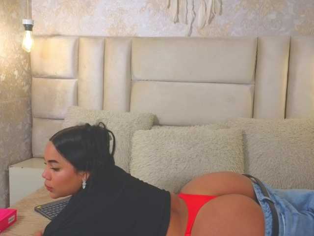emilyqueen3xx live cam on BongaCams