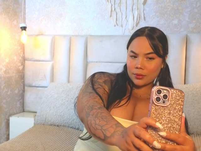 emilyqueen3xx live cam on BongaCams