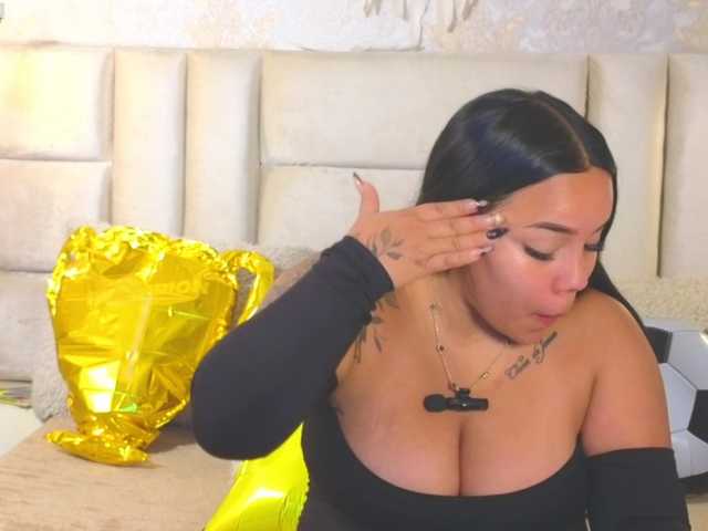 emilyqueen3xx live cam on BongaCams