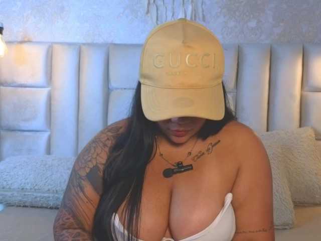 emilyqueen3xx live cam on BongaCams