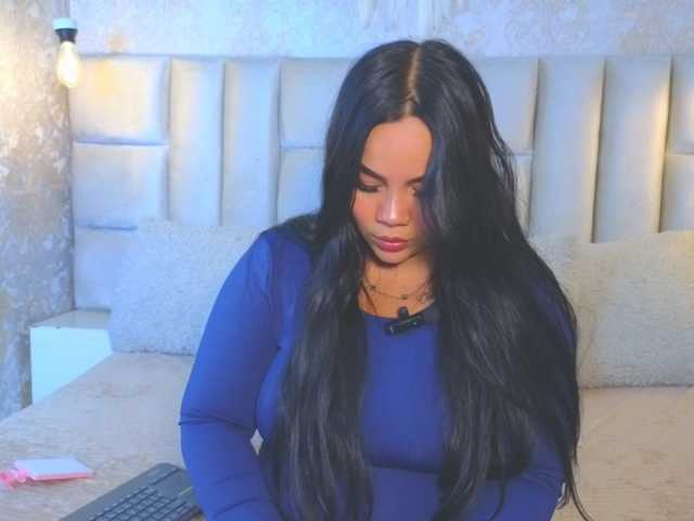 emilyqueen3xx live cam on BongaCams