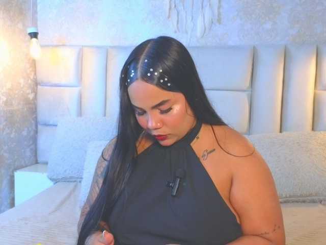 emilyqueen3xx live cam on BongaCams