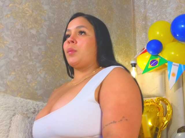 emilyqueen3xx live cam on BongaCams