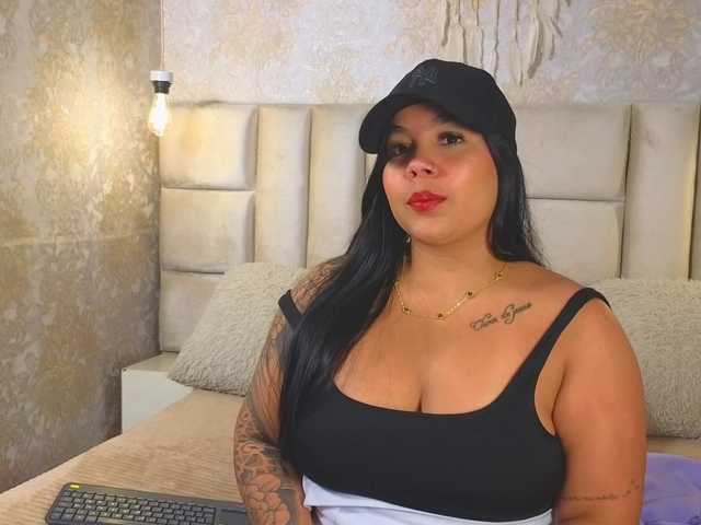 emilyqueen3xx live cam on BongaCams