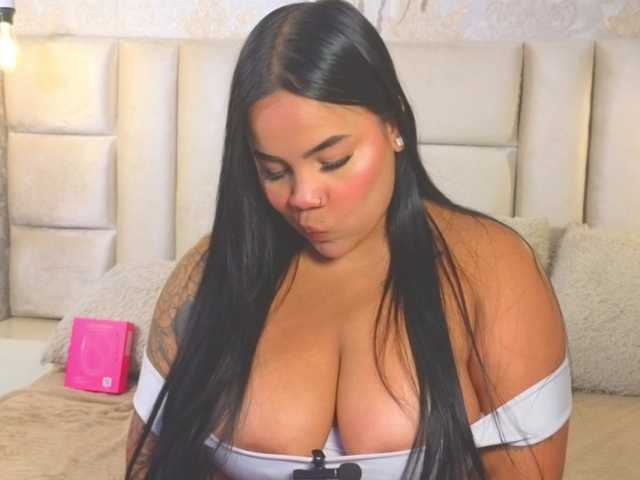 emilyqueen3xx live cam on BongaCams