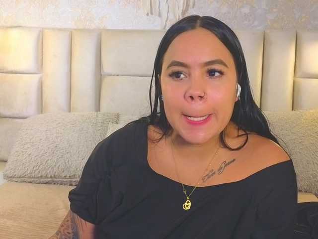 emilyqueen3xx live cam on BongaCams